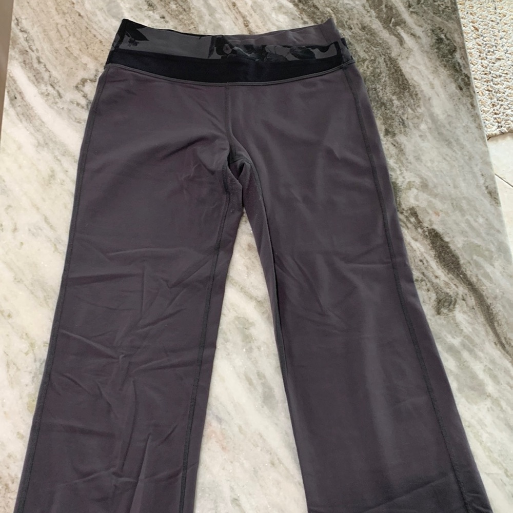 Lulu Lemon 🍋 size 8 wide leg yoga pant.